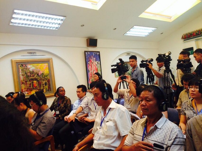 Phóng viên các hãng thông tấn, báo chí và nhân viên các tổ chức tham dự họp báo - Ảnh: VRNs